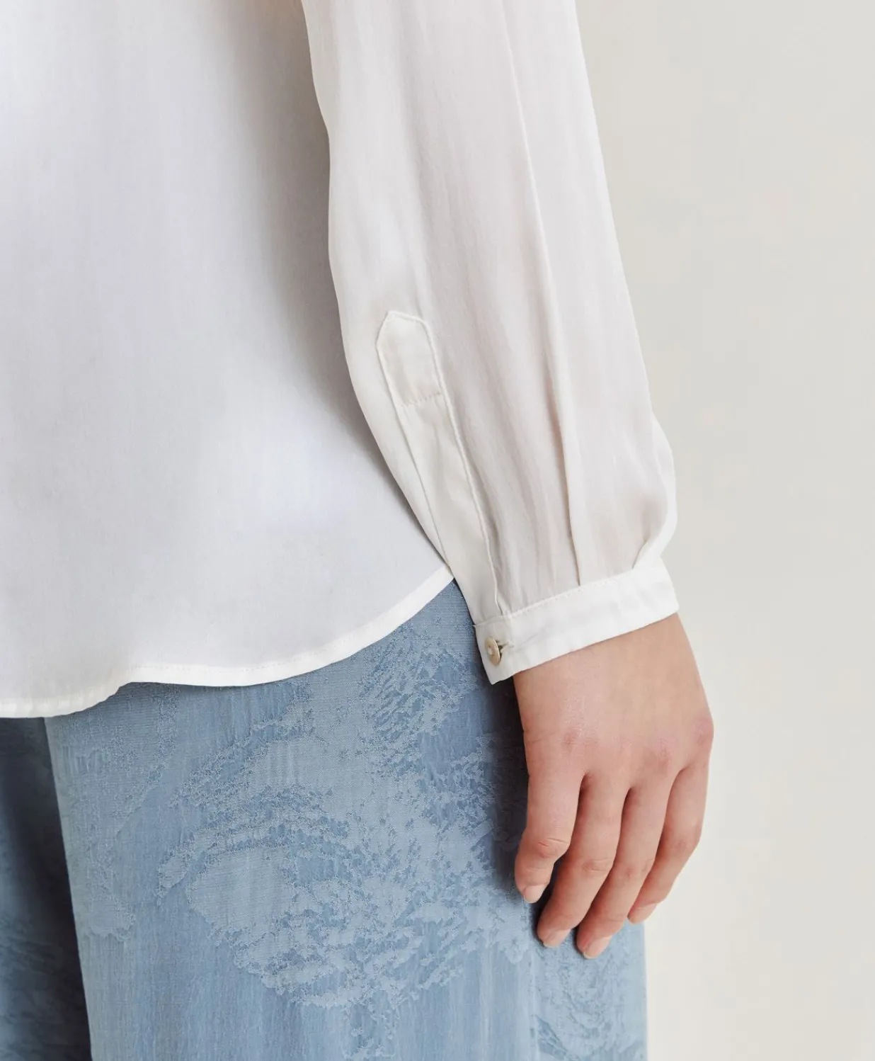 Online Chemise Meudon Unie En Soie - Creme Femmes Chemisiers Et Chemises